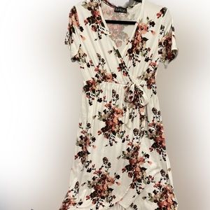 Due Time Maternity faux wrap dress. Size large